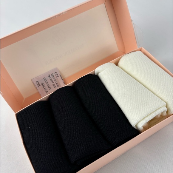 NWT Women’s Black and White Ankle Socks 5 pair Set Size 5-9 - Picture 4 of 4